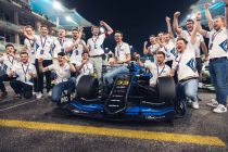 Pertama di Dunia: Balap Kendaraan Berteknologi Canggih di Abu Dhabi, A2RL Musim 2 Menampilkan Kecepatan Rekor, Salipan Berani, dan Pengambilan Keputusan AI di Waktu Nyata