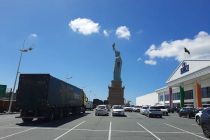 Patung Liberty roboh? Ini fakta dan makna replikanya di Brasil