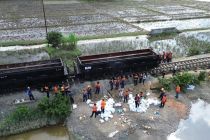 Bersama Pemerintah, KAI 5&times;24 Jam Nonstop Pulihkan Jalur Terdampak Bencana di Sumatra