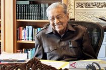 Mahathir Mohamad dikabarkan dilarikan ke rumah sakit usai terjatuh