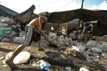 Puluhan orang diduga terjebak TPA runtuh di Filipina tengah