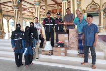 Relawan Malaysia salurkan perlengkapan shalat untuk korban banjir Aceh