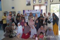 Mahasiswa UUI latih penyintas banjir Pidie Jaya buat antinyamuk alami dari Boh Kala