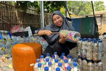 Kisah haru Ibu Amaliyah dalam mengurangi limbah di Kampung Masigit bersama PNM