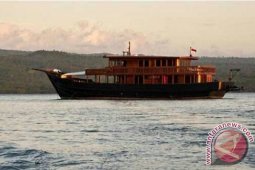 Kapal turis tabrak karang di Raja Ampat