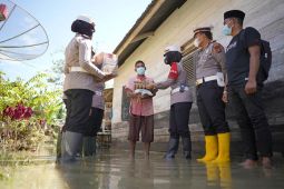 Polda Aceh Salurkan Bantuan Korban Banjir Aceh Utara thumbnail