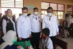 Wali Kota Ambon: Vaksin tahap tiga belum dilakukan untuk masyarakat, begini penjelasannya