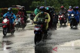 BMKG memprakirakan potensi hujan lebat di beberapa wilayah Indonesia, termasuk Maluku & Malut