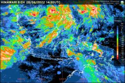 Dua bibit siklon tropis berpotensi menimbulkan gelombang tinggi, termasuk di perairan Maluku & Papua