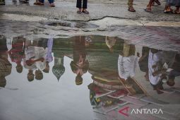 FOTO – Hujan warnai shalat Idul Adha di Ambon