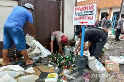 Polresta Ambon musnahkan enam ton miras sopi senilai Rp400 juta, dimusnahkan tanpa ada tersangka