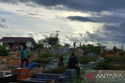 Jelang Ramadhan, warga Ambon berziarah ke makam anggota keluarga