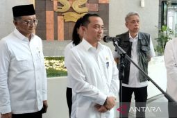 Minister outlines government actions amid rising layoffs