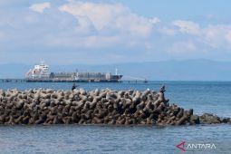 Gelombang laut setinggi 4 meter hantam perairan selatan NTB