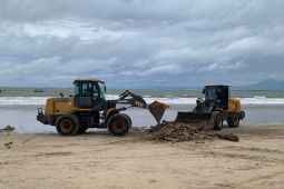 Pemkab Badung kolaborasi dengan masyarakat bersihkan sampah di kawasan pantai