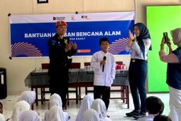 KAI Divre II Sumbar bersama KAI Properti sapa sekolah terdampak bencana banjir di Batang Anai