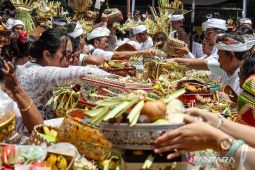 Sehari jelang Nyepi 1948: begini suasana khidmat ritual penyucian jiwa raga umat Hindu di jantung Jakarta
