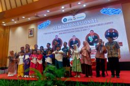 Eskidro Band unjuk kebolehan pada Seminar Nasional di Solo