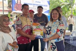 Bulog Sumut - Komite II DPD RI salurkan beras dan minyak goreng premium