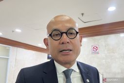 Indonesia urges US, Iran de-escalation amid Hormuz Strait closure
