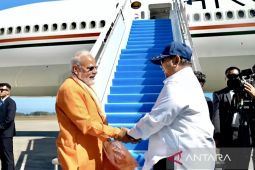 Prabowo bids farewell to PM Modi as state visit concludes