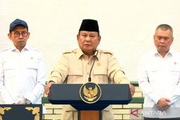 Prabowo calls rail transport vital for economic democracy