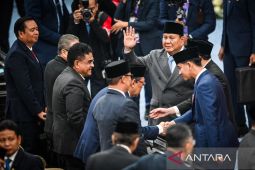 Prabowo mengenalkan Susanah dan Margarelitha, tegaskan jaminan bansos tepat sasaran
