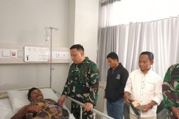 Dandim Manggarai Barat jenguk korban dugaan pemukulan TNI di Rangko