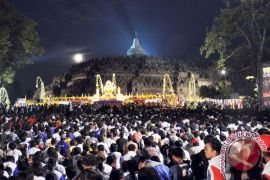 Ribuan orang berobat gratis di Candi Borobudur