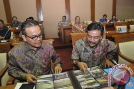 KPK periksa Gubernur Riau di 