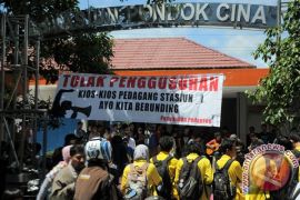 Mahasiswa UI unjuk rasa tolak penggusuran pedagang