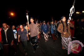 Ratusan warga Yogyakarta ikuti tradisi 