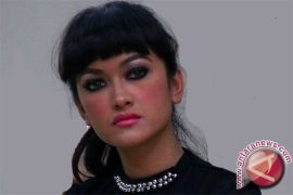 Julia Perez jadi manajer AS Roma 