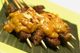 Sate Padang dan nasi kapau semarakan acara di Paris Page 1 Small