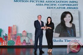Sheila Timothy terima penghargaan Motion Picture Association Award