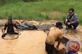  Menengok pendulangan intan tradisional Kalimantan Page 1 Small