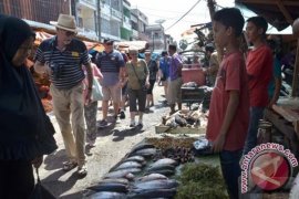 WISATAWAN KAPAL PESIAR PASIFIC EDEN Page 1 Small