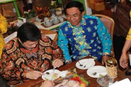 Menteri Perindustrian Cicipi Kuliner Hasil Perkebunan Inhil  Page 1 Small