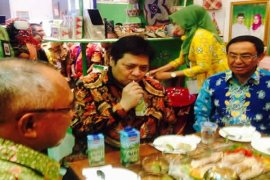 Menteri Perindustrian Cicipi Kuliner Hasil Perkebunan Inhil  Page 2 Small