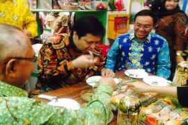 Menteri Perindustrian Cicipi Kuliner Hasil Perkebunan Inhil  Page 3 Small