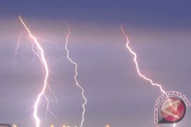 Petir tewaskan tiga murid, lukai 73 orang di Uganda