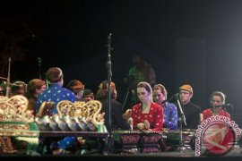 Penampilan grup gamelan asal London Page 1 Small