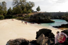 POTENSI WISATA PANTAI MANDORAK Page 2 Small