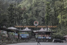 TNGM TUTUP WISATA MERAPI Page 1 Small