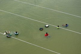 Pencari Emas Bengawan Solo