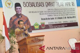 Wakil ketua MPR imbau masyarakat berhati-hati gunakan medsos dan internet