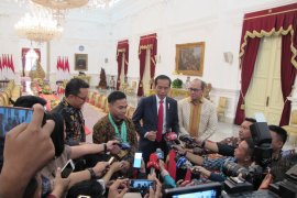 Jokowi beri bonus Rp250 juta kepada Eko Yuli