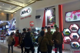 Helm promo Rp130 ribuan laris manis di IMOS