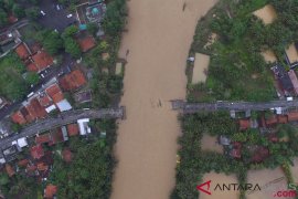 Jembatan Pasanggarahan Ambruk Akibat Banjir