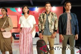 11 kiat tampil keren ala penata gaya Alva Susilo